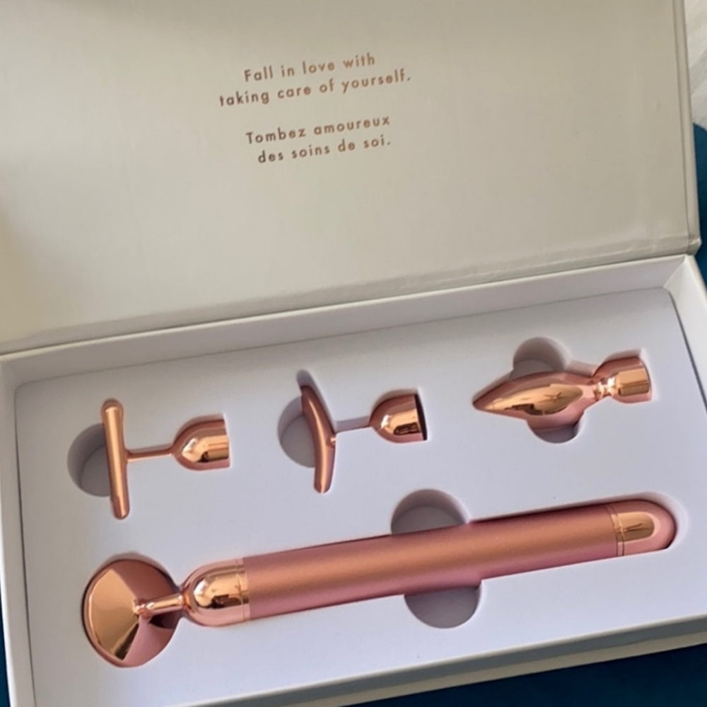 MONAT 4 in 1 Beauty Bar Facial Massager + Sample